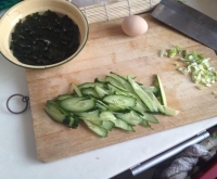 螺旋藻黄瓜疙瘩汤的做法