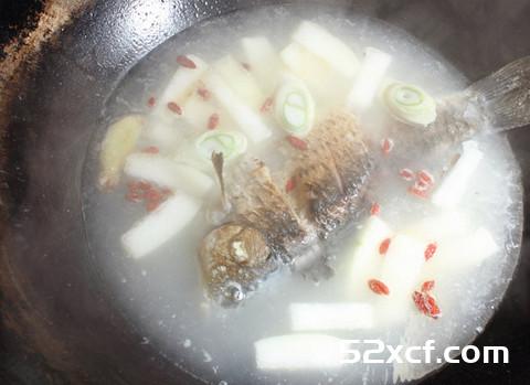 冬瓜鲫鱼汤氽羊肉丸子的做法