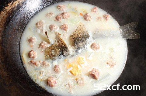 冬瓜鲫鱼汤氽羊肉丸子的做法