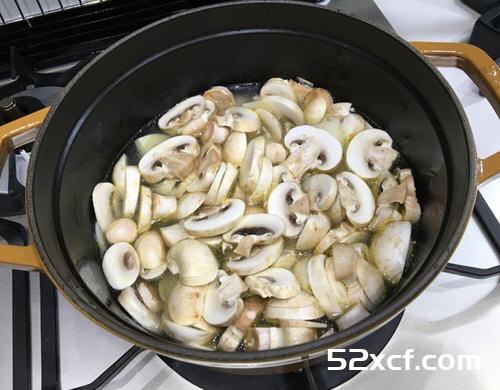 蛤蛎蘑菇浓汤的做法