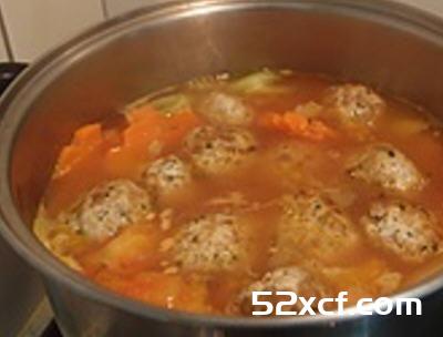 义式小肉丸番茄蔬菜汤的做法