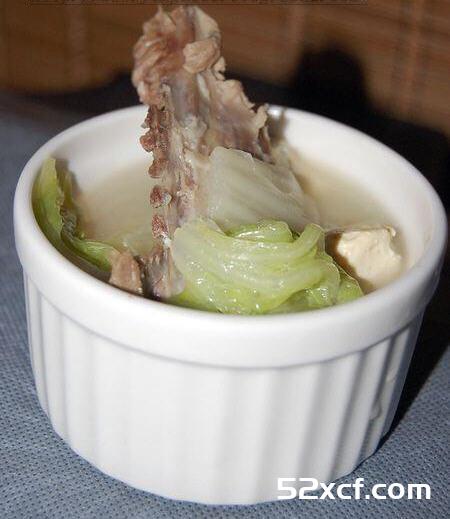 白菜豆腐鸭架汤的做法