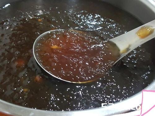 黑糖莲藕甜汤的做法