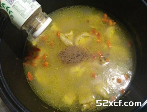 姜黄蒜头鸡汤的做法