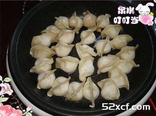 煎速冻饺子的方法