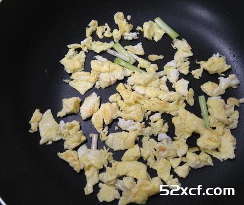 油葱酥高丽菜炒鸡蛋的做法
