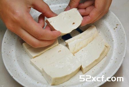 如何煎豆腐不碎？在家怎样煎豆腐不粘锅不碎的技巧