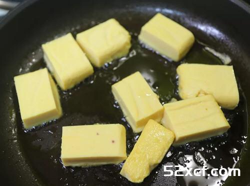 小葱煎鸡蛋豆腐的做法