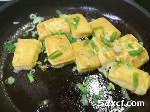 小葱煎鸡蛋豆腐的做法