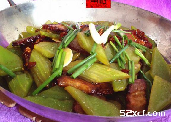 干锅莴笋腊肉的做法