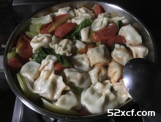 蕃茄蔬菜水饺汤的做法