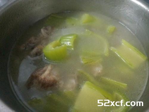 芥菜排骨酥汤的做法