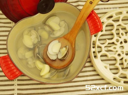 蒜头蛤蜊汤的做法