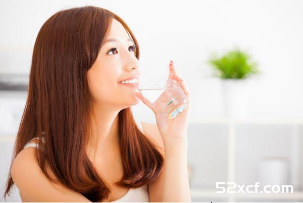 水的pH值对健康的作用：让1杯水为你的健康加分