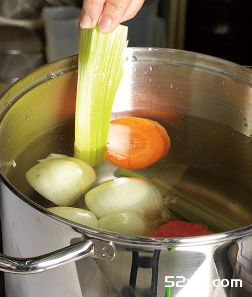 甘蔗火锅汤头的熬制方法