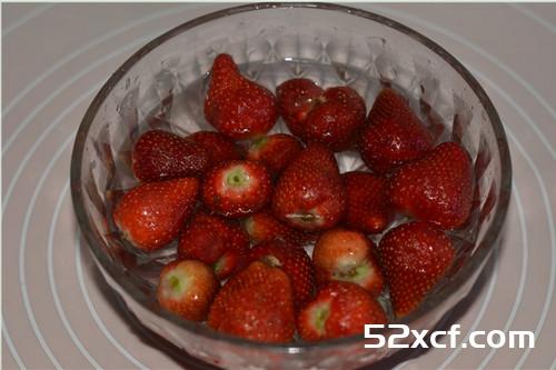 草莓冰沙_家常草莓冰沙如何做好吃_沙冰的家庭制法-我爱下厨房