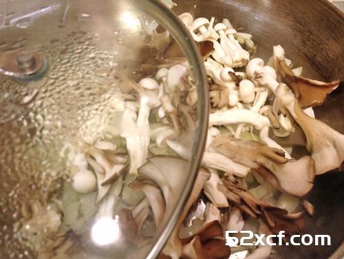 白酱烩菠菜香菇的做法