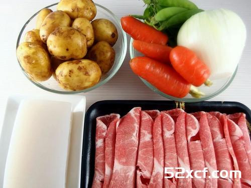 马铃薯胡萝卜炖猪肉的做法
