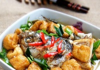 油豆腐烧鱼块儿的做法
