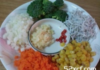 吻仔鱼红麴蛋炒饭的做法
