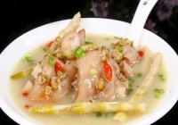 绿豆小笋煲猪脚的做法
