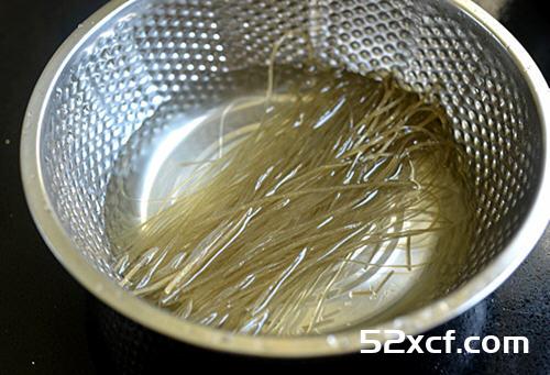 东北小鸡蘑菇炖粉条的做法