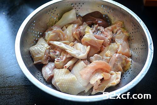 东北小鸡蘑菇炖粉条的做法