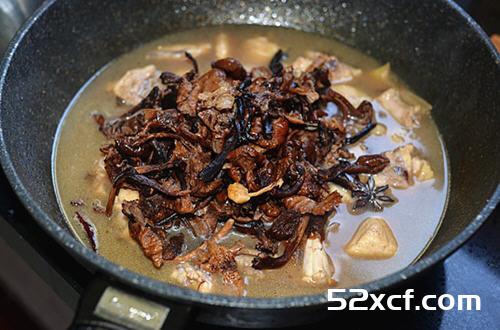 东北小鸡蘑菇炖粉条的做法