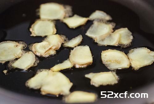 黑啤酒麻油鸡肉饭的做法